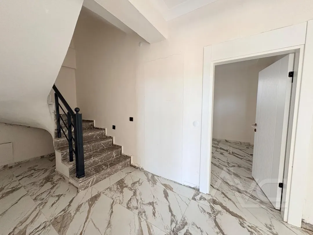 AVCI’DAN NARLI’DA KÖY İÇERİSİNDE 3 KATLI  6+1