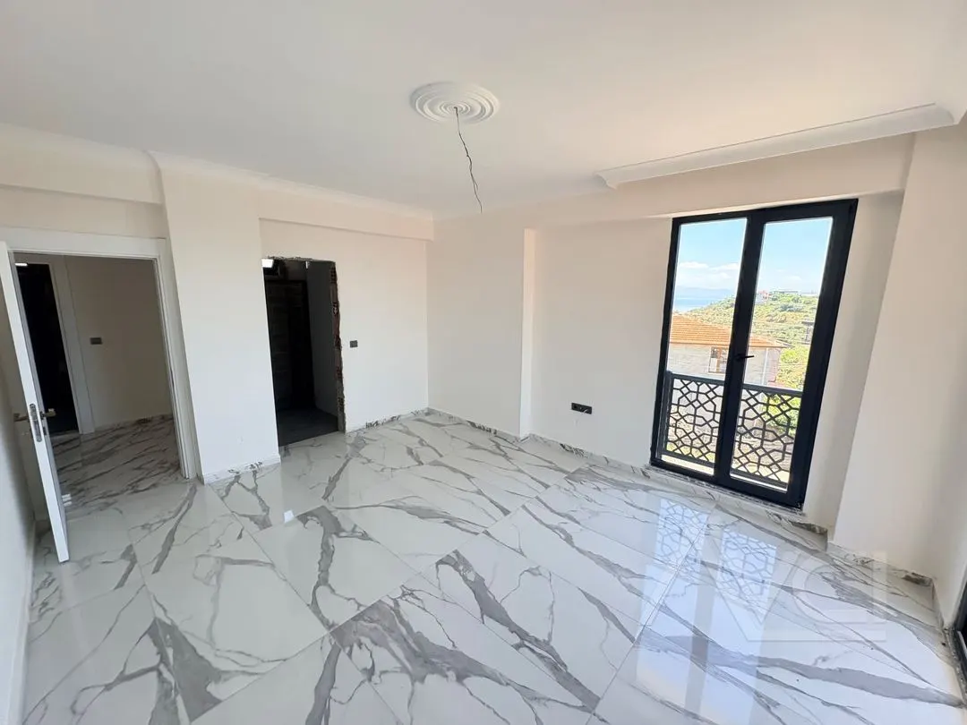 AVCI’DAN NARLI’DA KÖY İÇERİSİNDE 3 KATLI  6+1