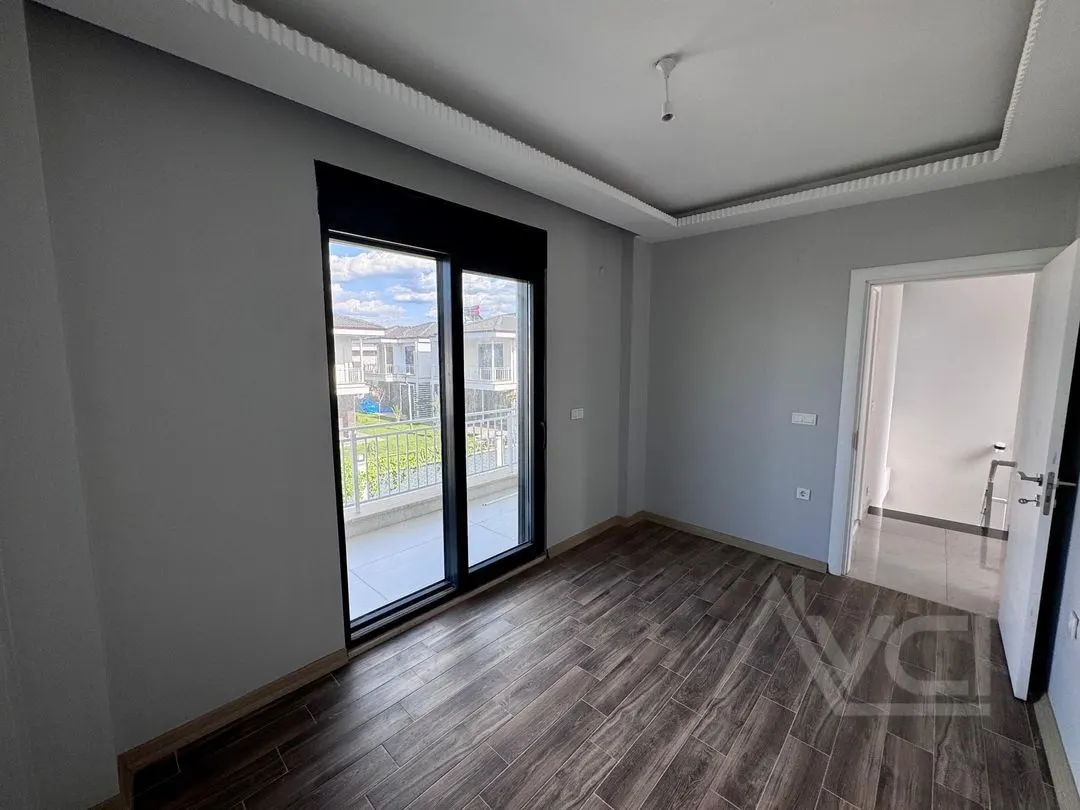 BURHANİYE PELİTKÖY’DE HAVUZLU SIFIR ULTRA LÜKS 3+1 VİLLA