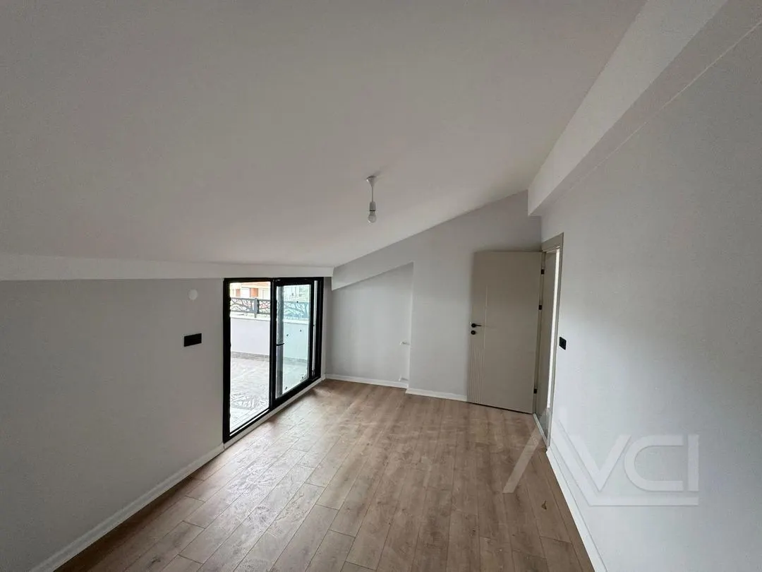 AVCI’DAN BAHÇELİ VE LÜKS TASARIMLI SIFIR 4+1 VİLLA