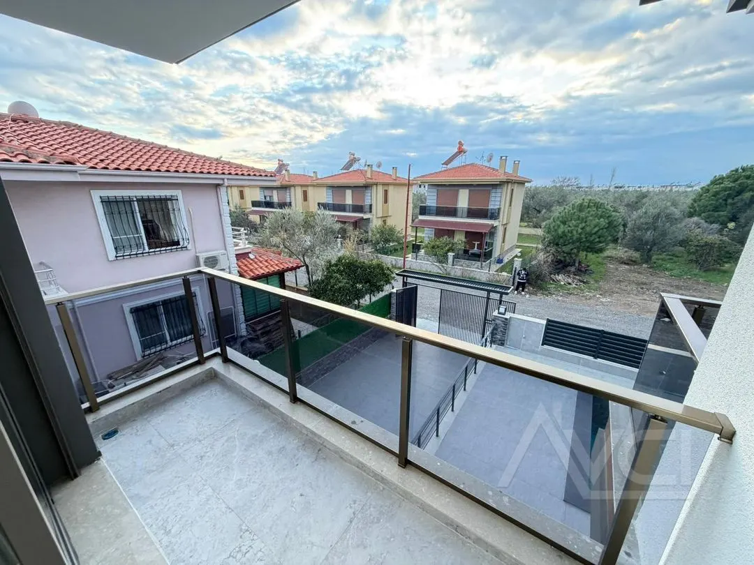 AVCI’DAN FENER’DE 400M2 ARSA GİRİŞ ODALI MÜSTAKİL HAVUZLU VİLLA