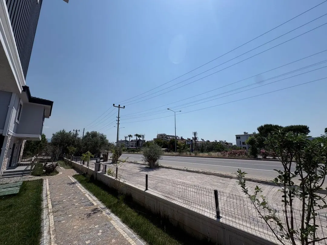 AVCI’DAN KÜÇÜKKUYUDA HAVUZLU SİTE İÇERİSİNDE 3+1 VİLLA