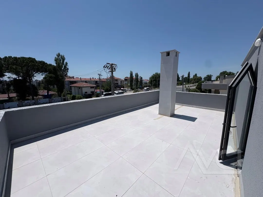 AVCI’DAN NARLI’DA YOL CEPHELİ 3+1 TERASLI VİLLA