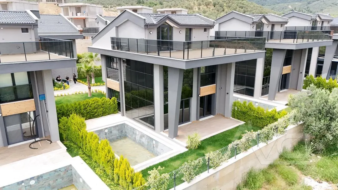 AVCI’DAN 4+1 GİRİŞ ODA HAVUZ GÜVENLİK DENİZ MANZARALI LOFT VİLLA