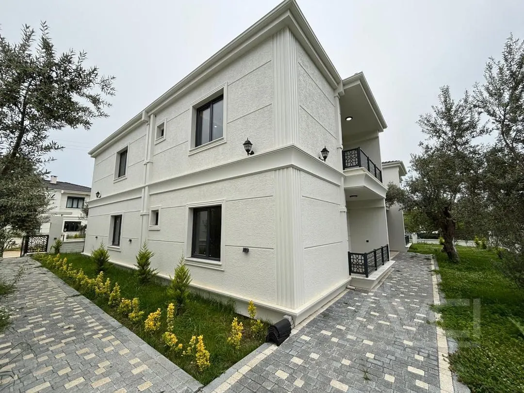 AVCI'DAN GÜRE'DE 2+1 BAHÇE KATI VE ÜST KAT LÜKS DAİRE