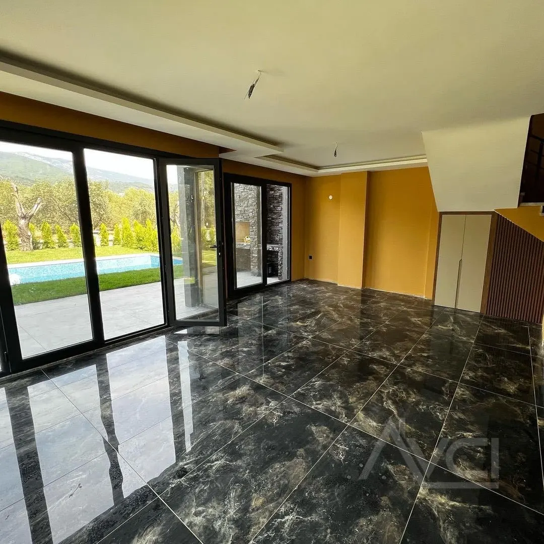 OTELLER CİVARINDA 320M2 ARSALI 4+1 MÜSTAKİL HAVUZLU VİLLA