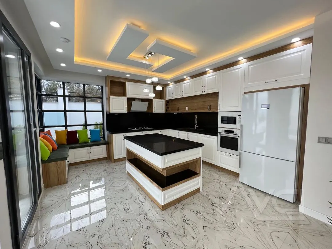 AVCI’DAN ALTINOLUK’TA 600M2 ARSA İÇİNDE BEYAZ KONAK