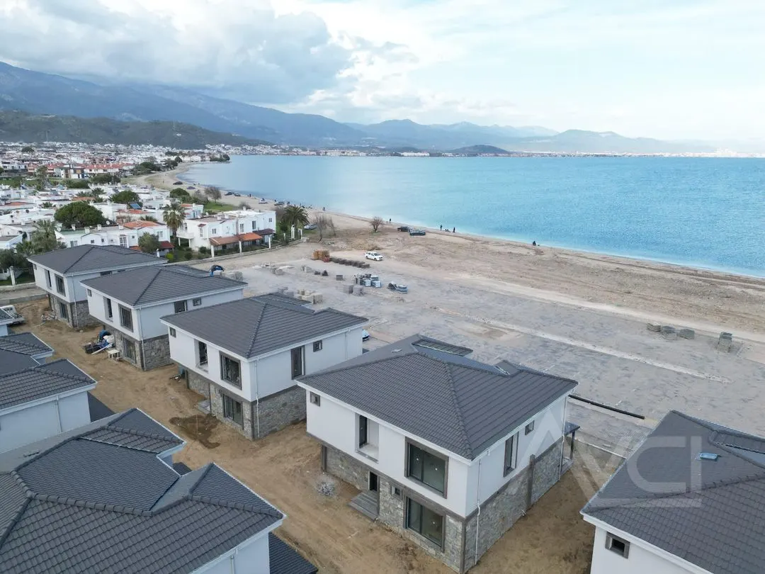AVCI’ DAN TEK YETKİ 300M2 NET DENİZE SIFIR VİLLA/ÜÇÜNCÜ SIRA