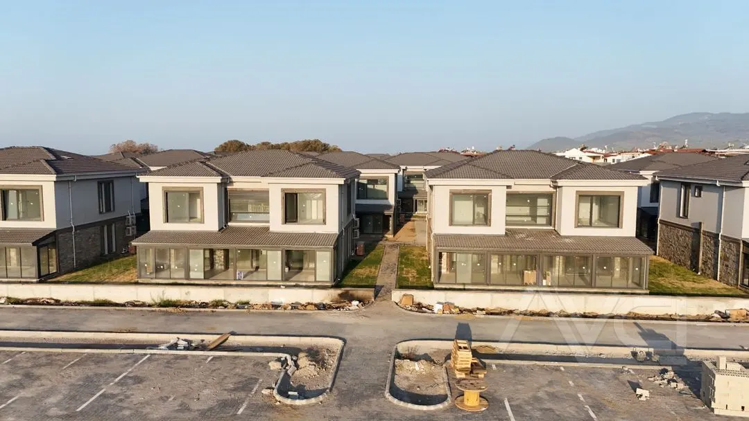 AVCI’ DAN TEK YETKİ 300M2 NET DENİZE SIFIR VİLLA/ÜÇÜNCÜ SIRA