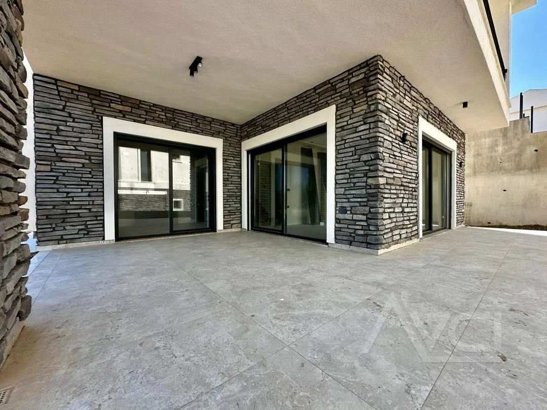 AVCI’DAN HER ODADAN DENİZ MANZARALI DENİZE 50MT SIFIR VİLLA