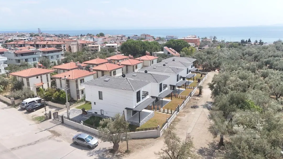 AVCI’DAN 300M2 ARSA İÇİNDE GİRİŞTE ODALI BAĞIMSIZ MÜSTAKİL VİLLA