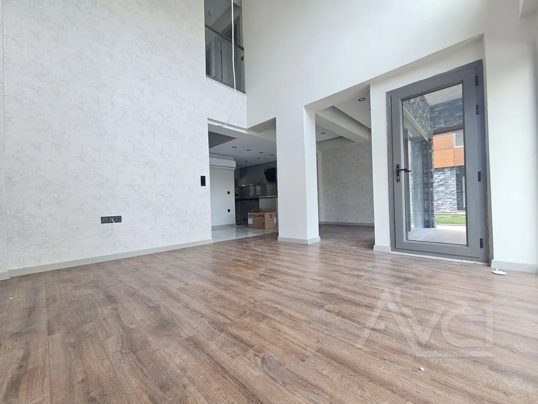 AVCI'DAN YOLUN ALTINDA TAM MÜSTAKİL HAVUZLU LOFT VİLLA