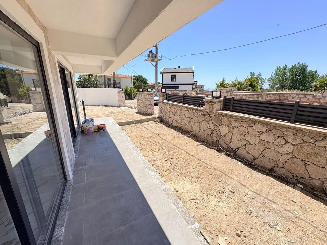 AVCI’DAN NARLI’DA KÖY İÇERİSİNDE 3 KATLI  6+1