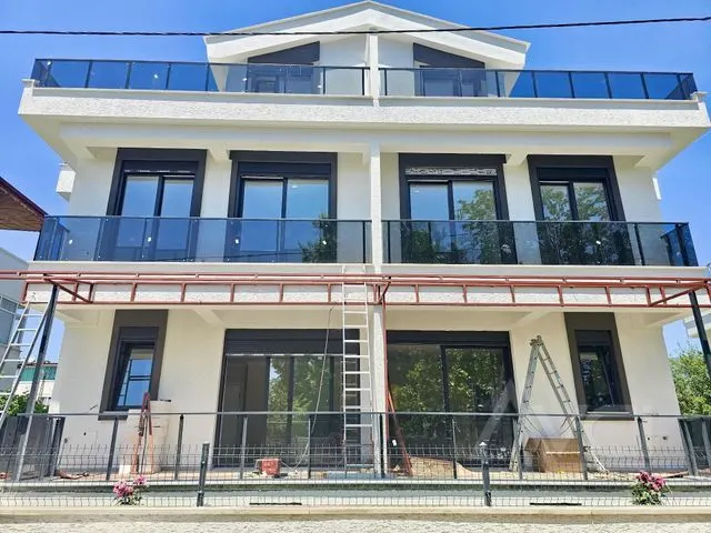 AVCI’DAN FENER HAVACILAR ARASI DENİZE 50 MT 4+1 SIFIR VİLLA